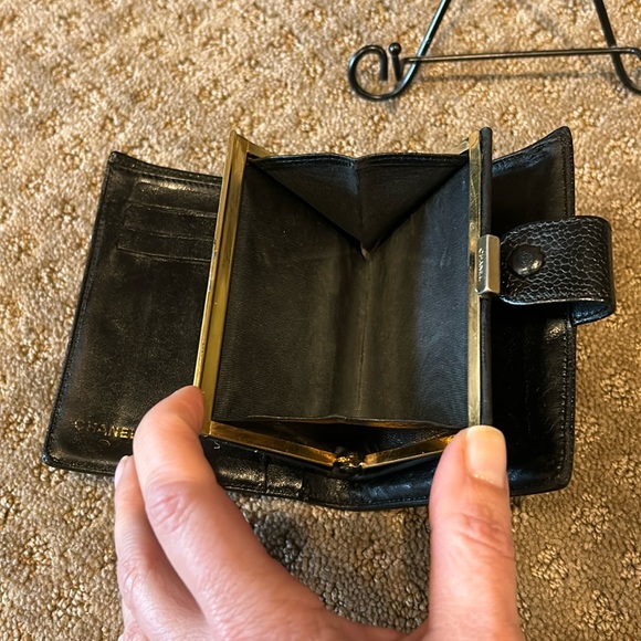 Chanel Authenticated Classic Interlocking CC Kisslock Caviar Leather Wallet - Picture 6 of 13